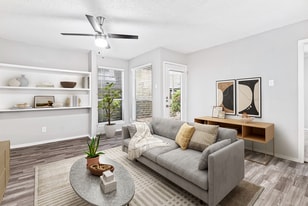 Liv on the Green Apartment Homes in Arlington, TX - Building Photo