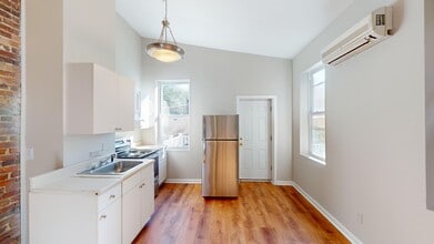 1705 N Calvert St, Unit 1B in Baltimore, MD - Foto de edificio - Building Photo