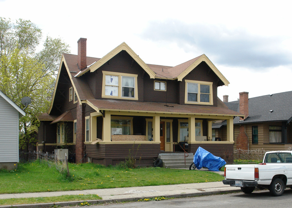 1107 W Chelan Ave in Spokane, WA - Foto de edificio