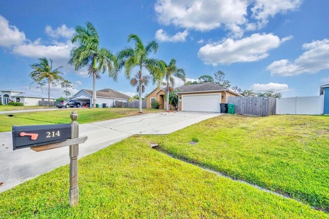 214 SW Milburn Cir in Port St. Lucie, FL - Building Photo - Building Photo