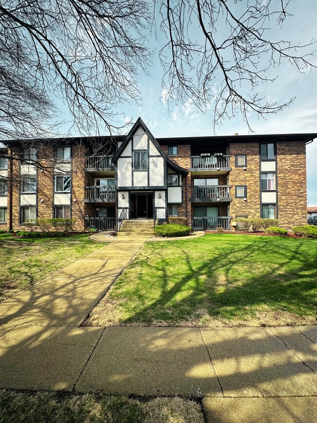 property at 13635 Lamon Ave