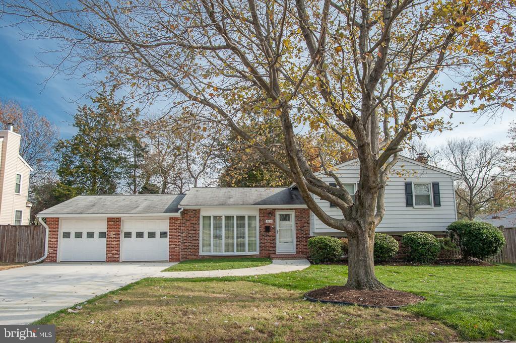 5931 Peverill Dr in Alexandria, VA - Building Photo