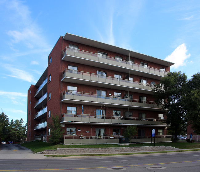 King Manor in Hamilton, ON - Building Photo - Building Photo