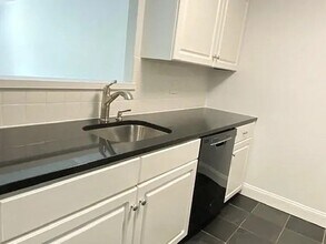 1933 Commonwealth Ave, Unit 108 in Boston, MA - Building Photo - Building Photo