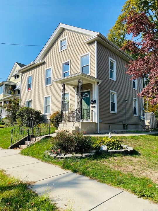 211 Elm St in Meriden, CT - Building Photo
