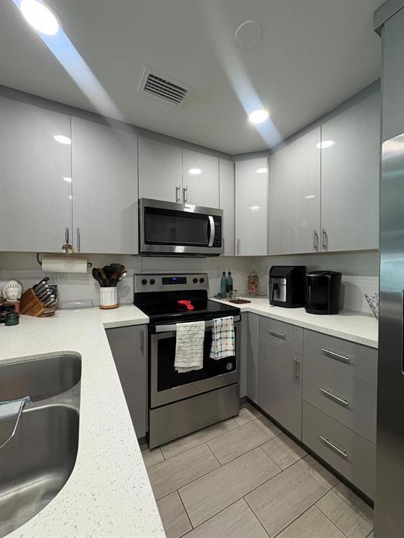 3364 NW 101st Ave in Sunrise, FL - Building Photo - Building Photo