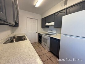 104 W Inglewood St in Mesa, AZ - Building Photo