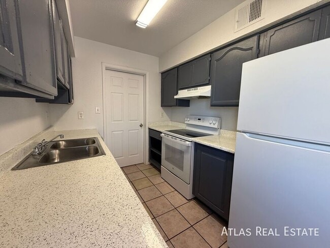 property at 104 W Inglewood St