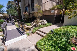 8110 Manitoba St in Los Angeles, CA - Building Photo - Building Photo