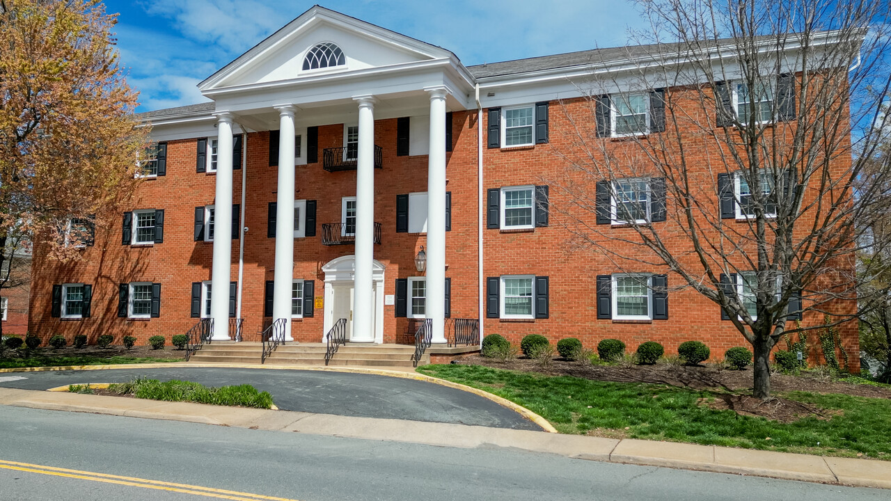 Tarleton Square in Charlottesville, VA - Building Photo