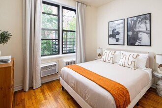 238 E 82nd St in New York, NY - Foto de edificio - Building Photo