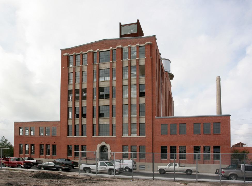 Campstreet Loft Residences in San Antonio, TX - Building Photo