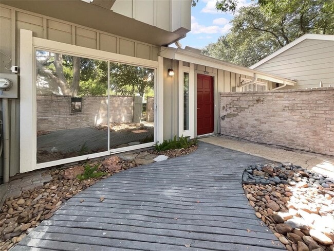 6823 Greenway Chase St in Houston, TX - Building Photo - Building Photo