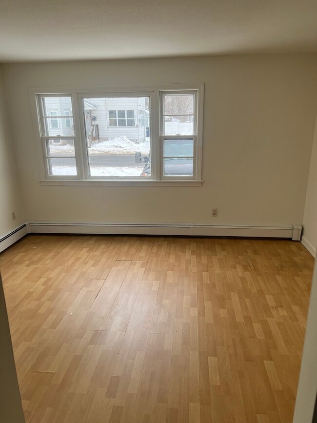 91 Lock Street, Unit AptC in Nashua, NH - Building Photo - Building Photo