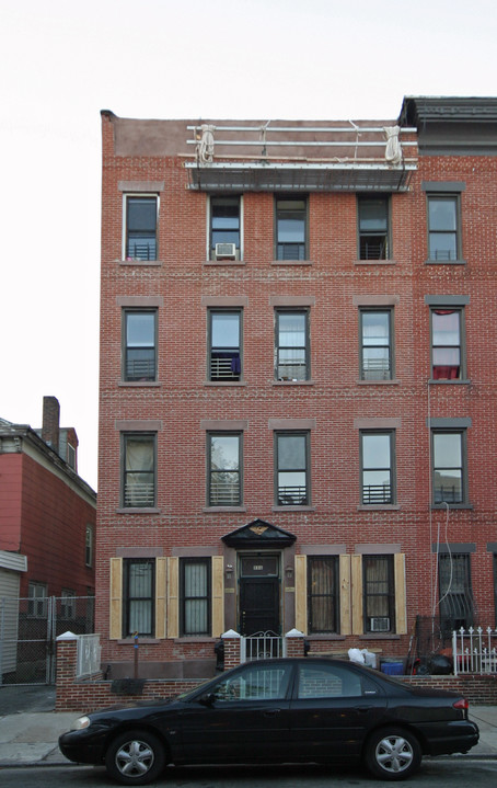 886 Madison St in Brooklyn, NY - Building Photo