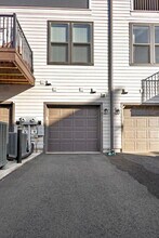 4122 Legato Rd in Fairfax, VA - Foto de edificio - Building Photo