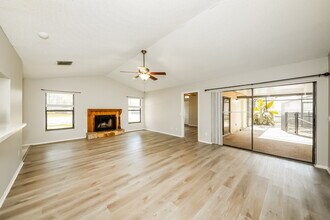 4725 Country Oaks Blvd in Sarasota, FL - Foto de edificio - Building Photo