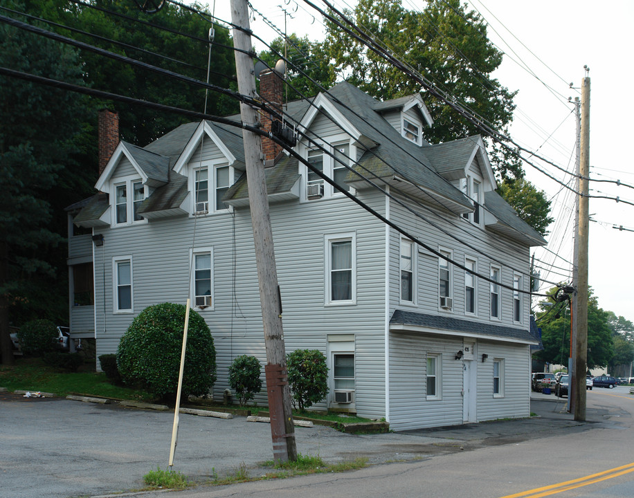 428 Elwood Ave in Hawthorne, NY - Foto de edificio