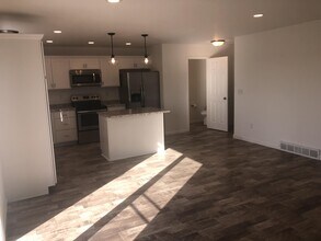 5884 36th St S in Fargo, ND - Building Photo - Building Photo