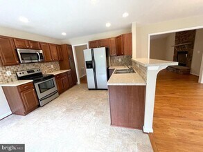 2323 Valentine Dr in Bumpass, VA - Building Photo - Building Photo