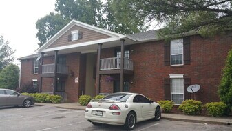 277 Dunbar Cave Rd in Clarksville, TN - Building Photo
