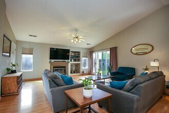 8249 Adagio Way in Citrus Heights, CA - Building Photo - Building Photo