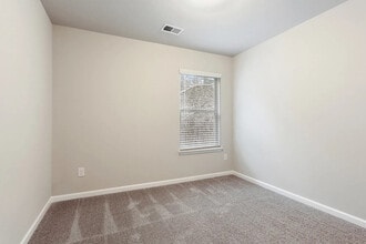 305 Skipjack Ct in Covington, GA - Building Photo - Building Photo