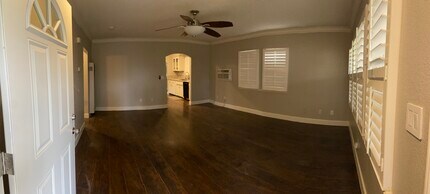 102 Lane St in Modesto, CA - Foto de edificio - Building Photo