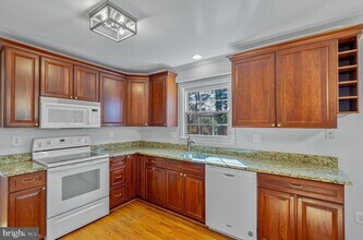 8423 Hunt Valley Dr in Vienna, VA - Building Photo - Building Photo