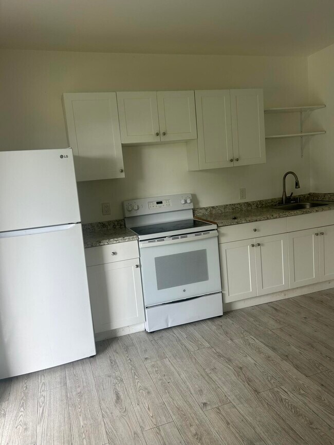 3890 Lakewood Rd in Palm Springs, FL - Building Photo - Building Photo