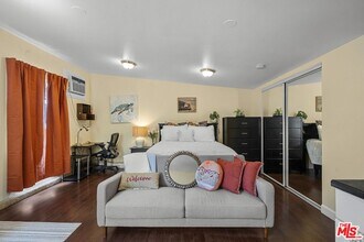7659 Lindley Ave in Los Angeles, CA - Building Photo - Building Photo