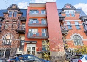 56 Guilbault Rue O in Montréal, QC - Building Photo