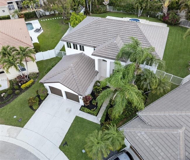 1008 Highland Meadows Dr in Weston, FL - Building Photo - Building Photo