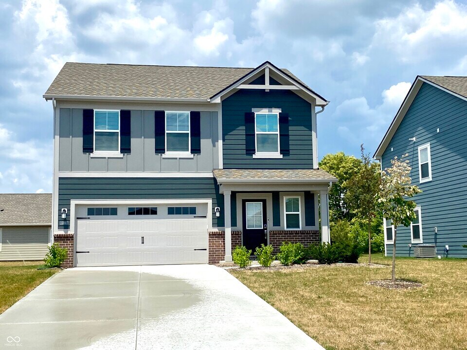 6496 Magnolia Dr in McCordsville, IN - Building Photo