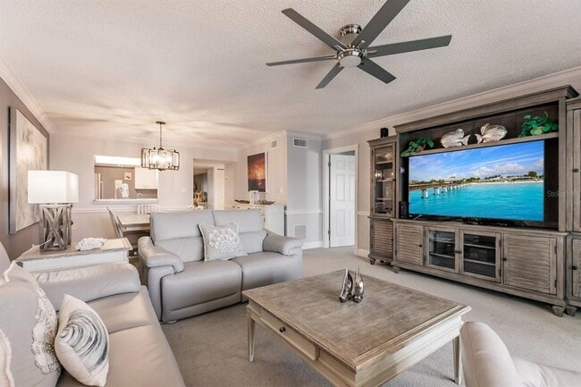 1055 W Peppertree Dr in Sarasota, FL - Building Photo - Building Photo