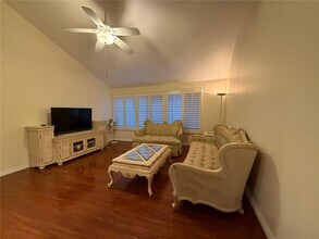 1015 Arcadia Ave, Unit 12 in Arcadia, CA - Foto de edificio - Building Photo