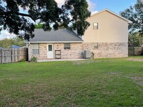 2951 Via Conquistadores in Navarre, FL - Building Photo - Building Photo