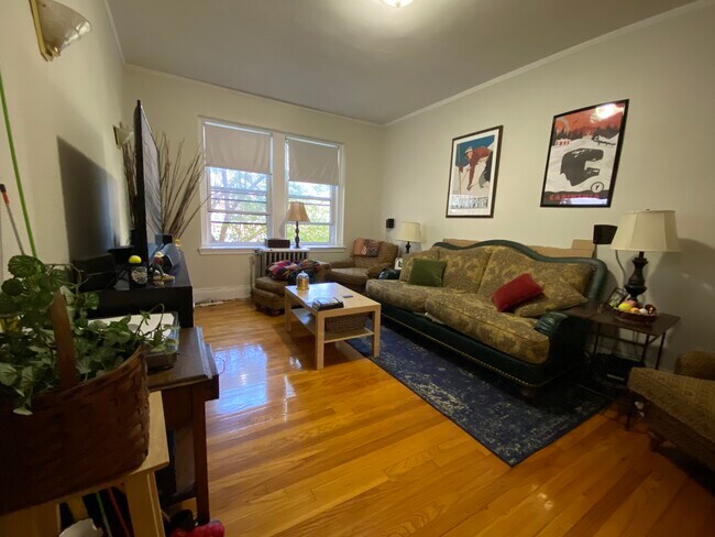 93 Strathmore Rd, Unit 3