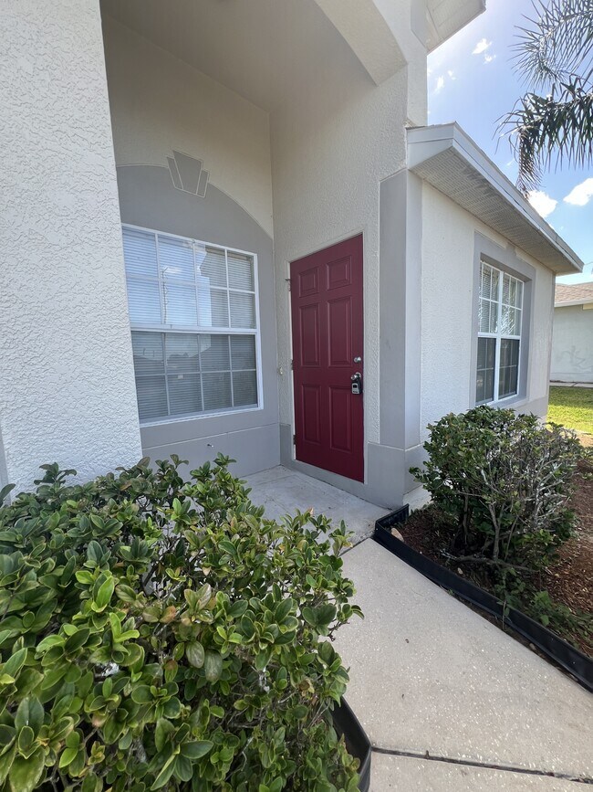 7632 Merchantville Cir in Zephyrhills, FL - Building Photo - Building Photo