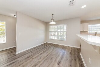 1316 Bayou Pass Dr in Ruskin, FL - Foto de edificio - Building Photo