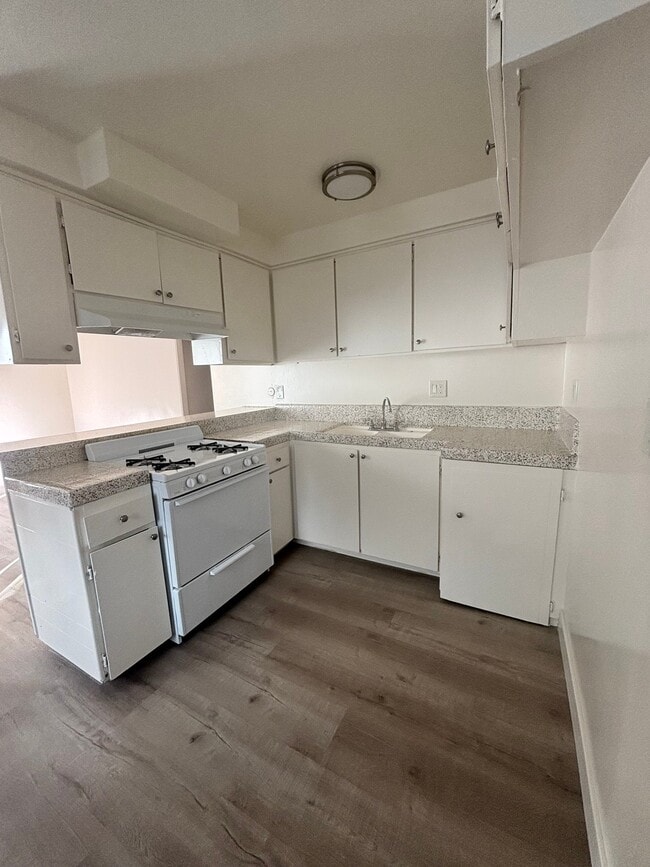8202 Ashgrove Dr, Unit 13