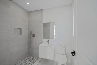 1103 SW 12th St in Miami, FL - Building Photo - Building Photo