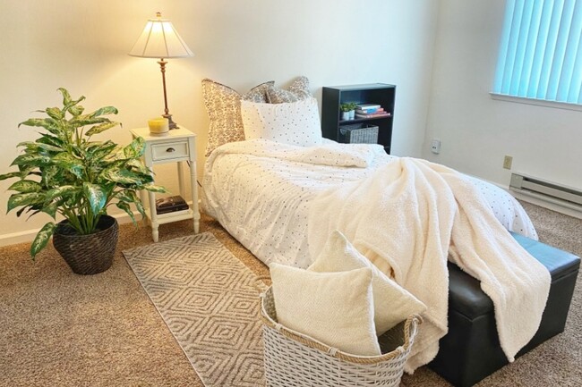 Lakeview Apartments in Fremont, CA - Foto de edificio - Building Photo