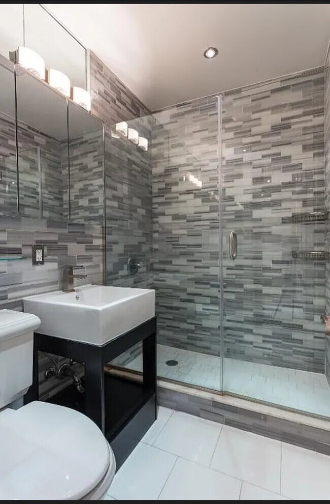 W. 128th St, 7th Ave, Unit 2 in New York, NY - Building Photo - Building Photo