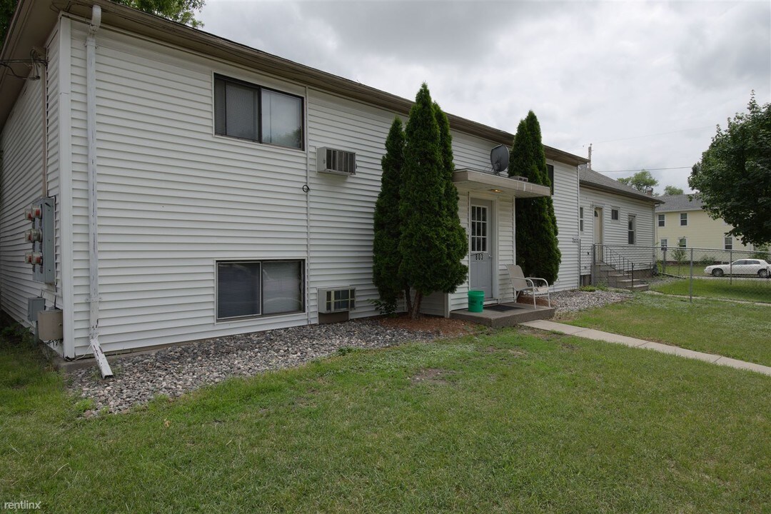 803 8th St N in Fargo, ND - Building Photo