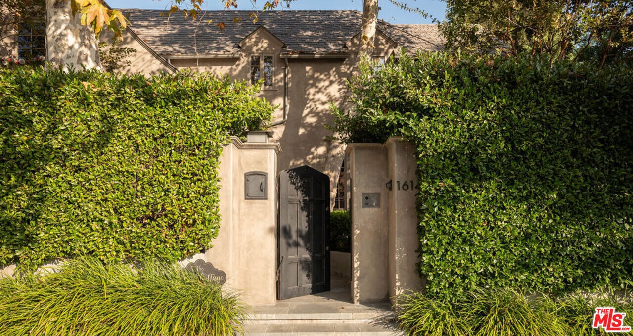 1614 N Fairfax Ave in Los Angeles, CA - Building Photo