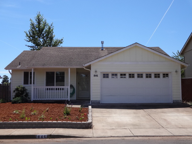 846 NW Riverbow Ave in Albany, OR - Building Photo