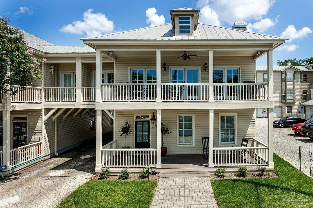 210 E Government St in Pensacola, FL - Building Photo
