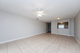 5385 Hawk Dr in Kissimmee, FL - Building Photo - Building Photo