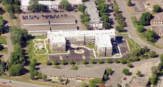 Broadwell Senior Living in Plymouth, MN - Foto de edificio - Building Photo